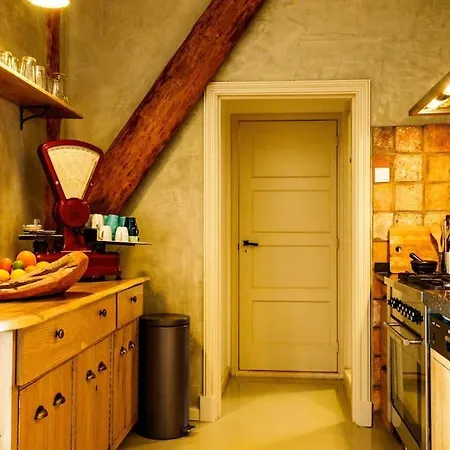 Avondzon In Romantische Stolpboerderij Apartment Warmenhuizen