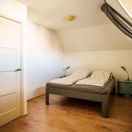Avondzon In Romantische Stolpboerderij Apartment Warmenhuizen